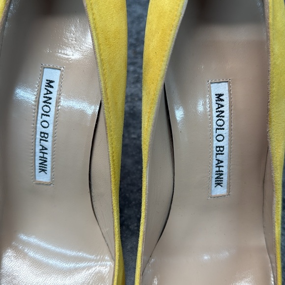 Yellow suede Manolo Blahnik Pumps - Picture 7 of 13